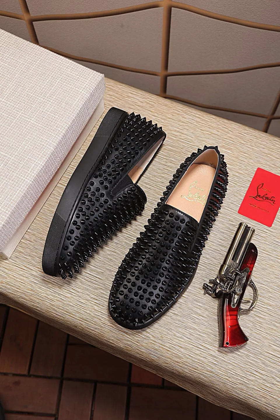 Ex-factory price 440. christian louboutin (CL red sole shoes) counter nail series, casual sneakers for couples 📢 📢 📢 Exclusive hot style release 🎈🎈💪 Movable latex feet 👻 Finished large sole car line [satisfied] 😝Female 35-40# Male 38#-46, global supply😝 [Top version]: original imported cowhide frosted upper, top original leather lining, original molded TPU outsole, original 1:1 detail processing, original shoe last, large quantity available from stock,